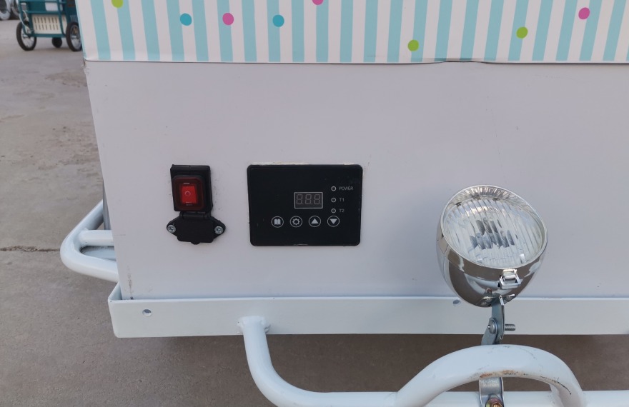 digital temperature controller of the ice cream trike